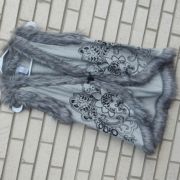 Jackets & Blazers - Gray Vest/Fur